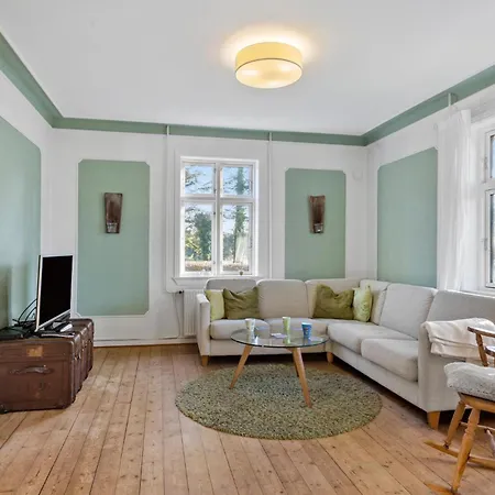 Four-bedroom In Dom wakacyjny *