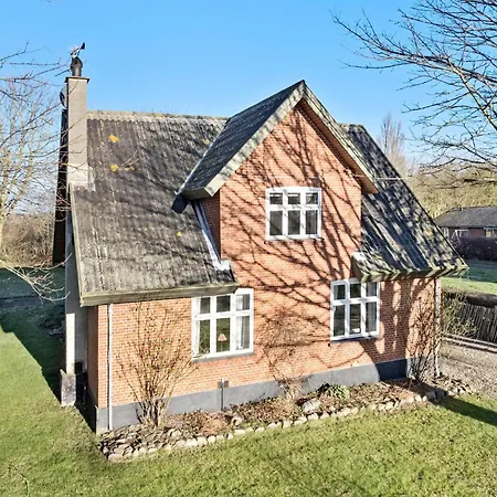 Dom wakacyjny Four-bedroom In