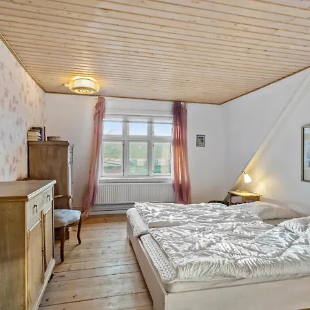 Four-bedroom In Dom wakacyjny *