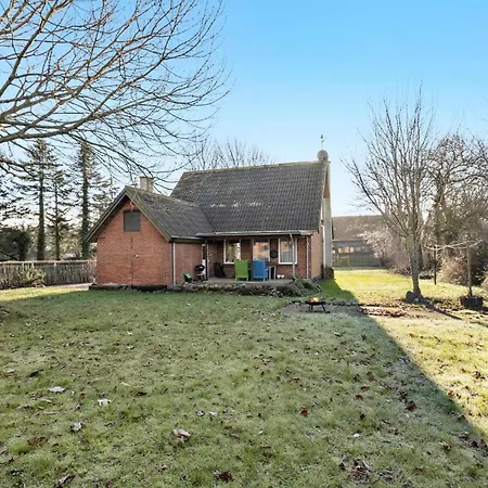 Dom wakacyjny Four-bedroom In *